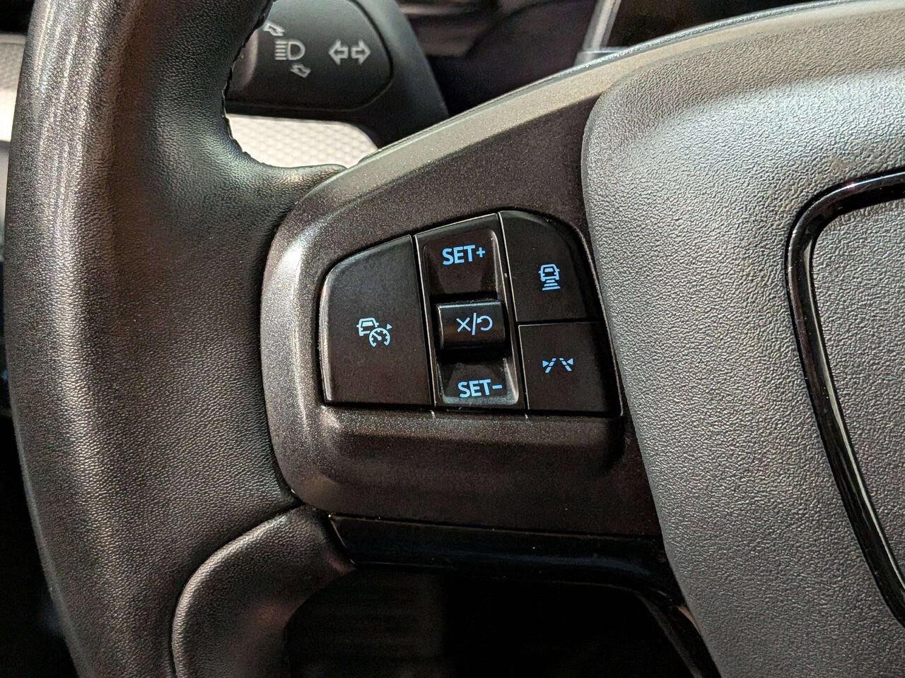 2022 Ford Mustang Mach-E Select RWD Black Val-David - photo #15