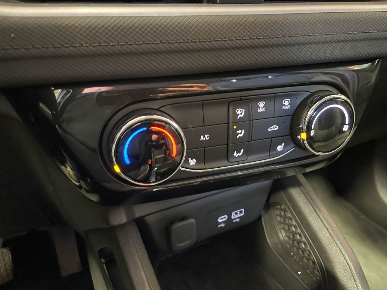 2025 Chevrolet Trailblazer LT AWD *SIÈGES CHAUFF* CARPLAY ALERTES WIFI USB Grey Saint-Jérôme - photo #11