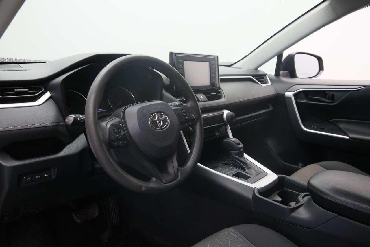 2020 Toyota RAV4 LE Grey Baie-Comeau - photo #6