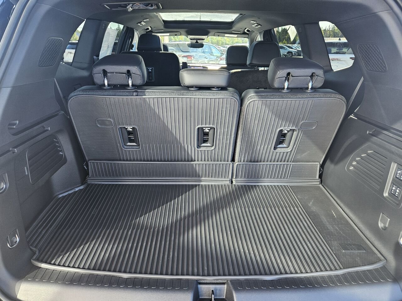 Buick Enclave Avenir 4 portes TI 2027 Blanc irisé triple couche Thetford Mines - photo #17
