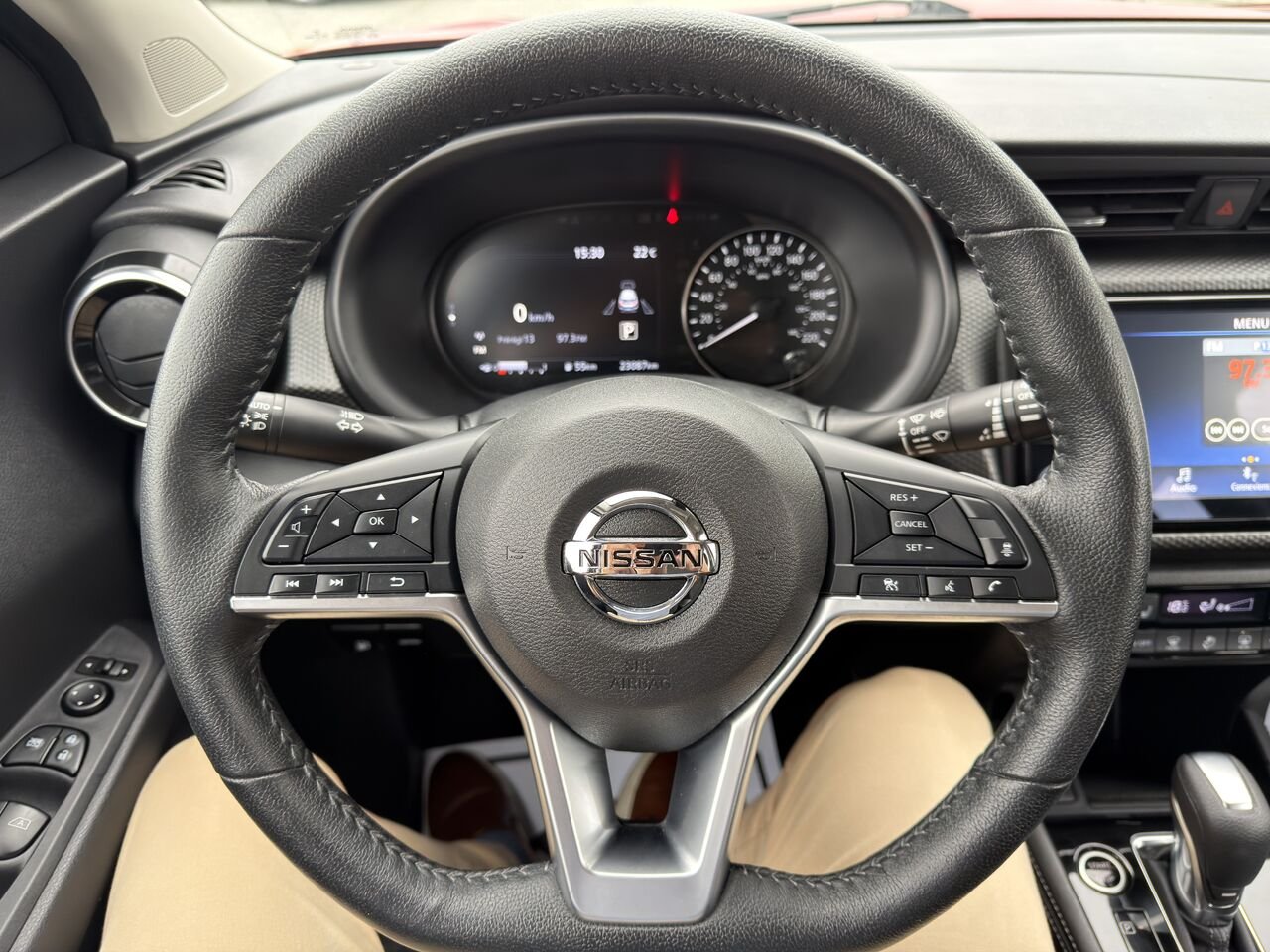 2021 Nissan Kicks Red Thetford Mines - photo #17