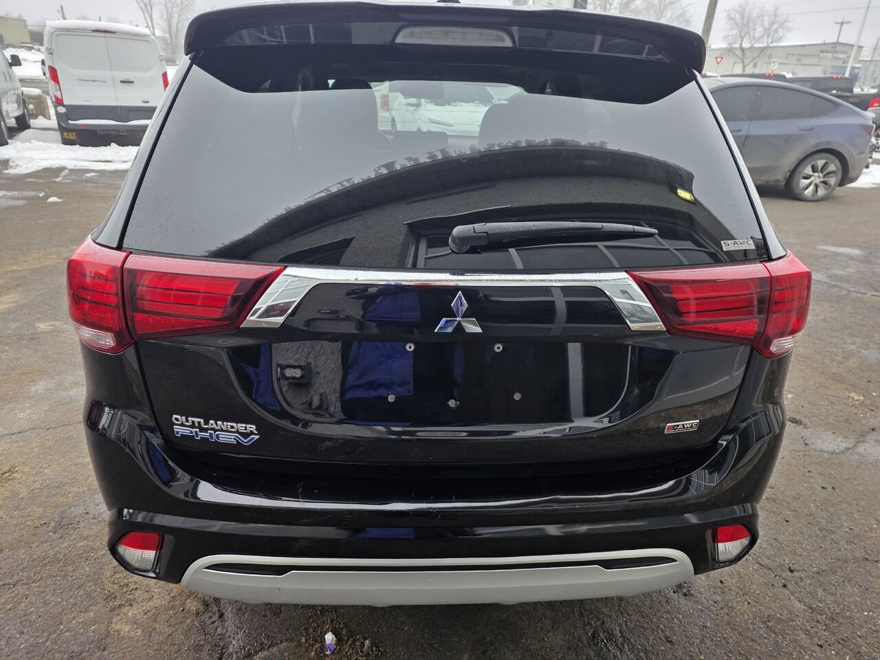 2021 Mitsubishi Outlander Plug-In Hybrid Black  - photo #4