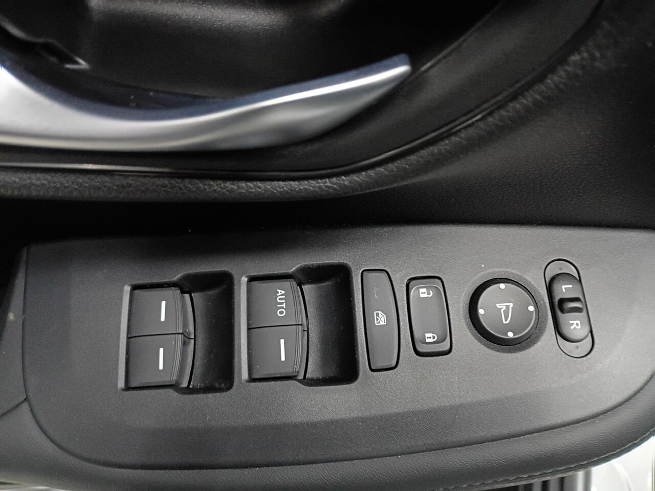 2025 Honda HR-V Silver Blainville - photo #17