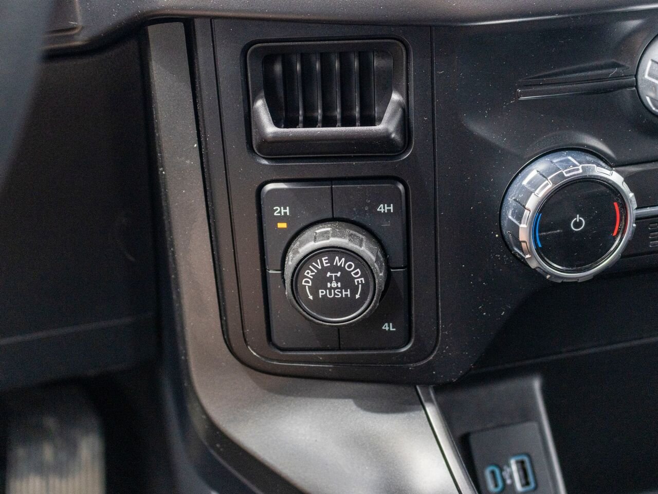 Ford F-150 XLT cabine SuperCrew 4RM caisse de 5,5 pi 2024 Gris Châteauguay - photo #16