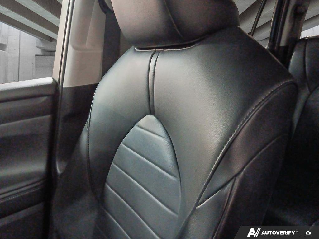 2021 Toyota Highlander 2602235A | XLE, well maintained local trade in. Black Edmonton - photo #18
