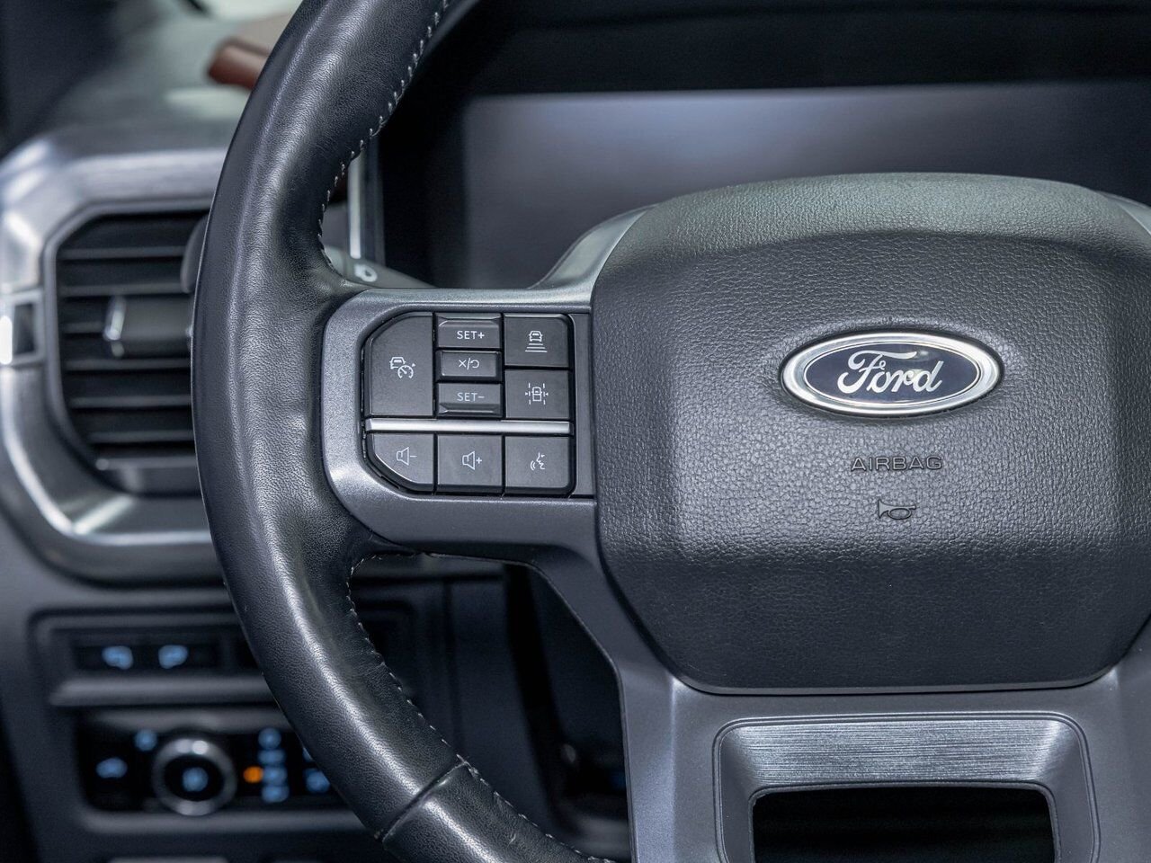 Ford F-150 LARIAT CREW 4X4 502A *TOIT* NAV CUIR SIÈGES VENT 2023 Noir Saint-Jérôme - photo #15