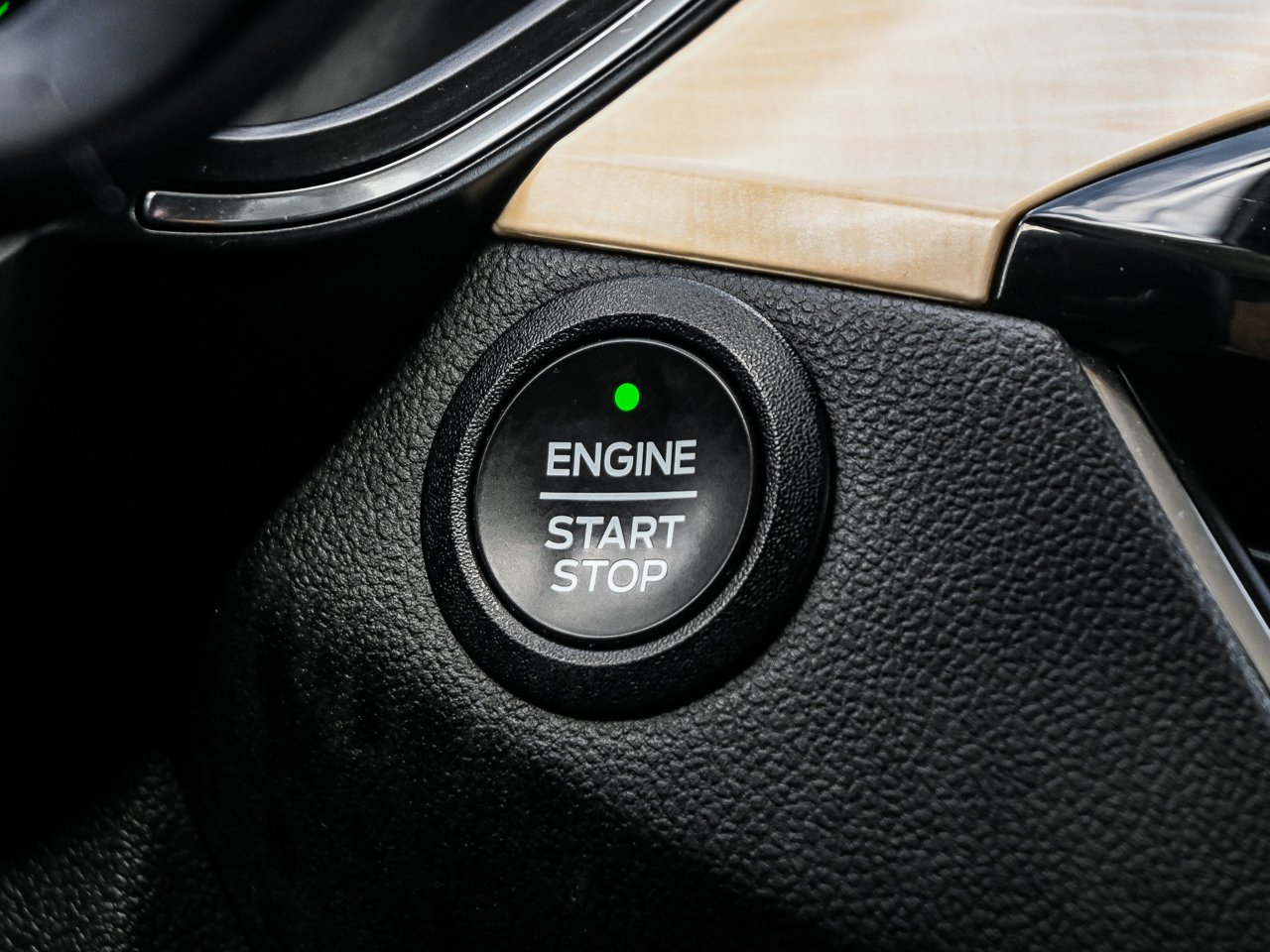 2022 Ford Escape Titanium Plug-In Hybrid FWD White Sherwood Park - photo #25