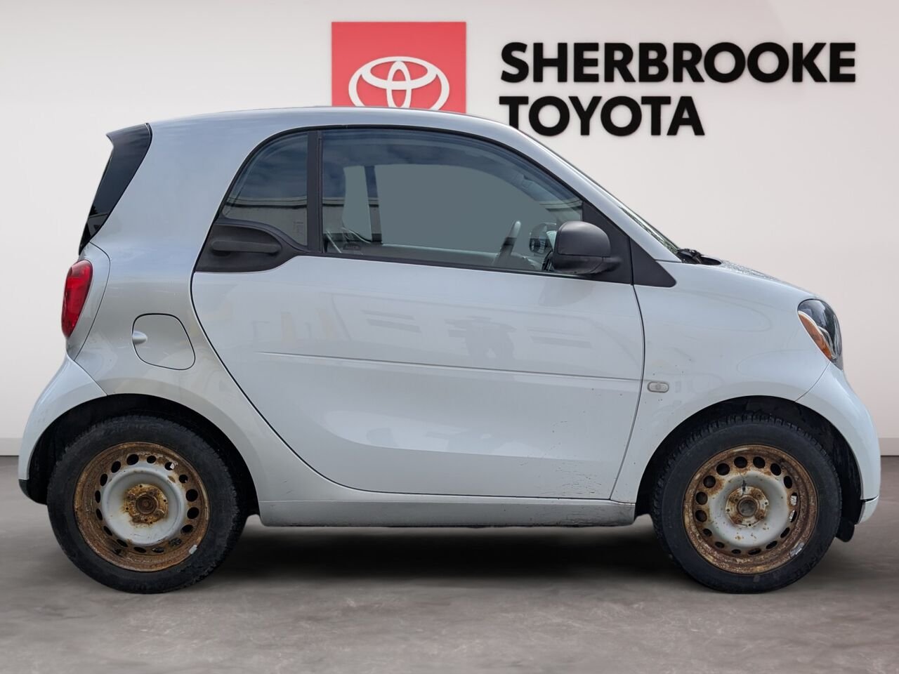 2016 smart fortwo WMEFJ5DA0GK153940 White Sherbrooke - photo #2