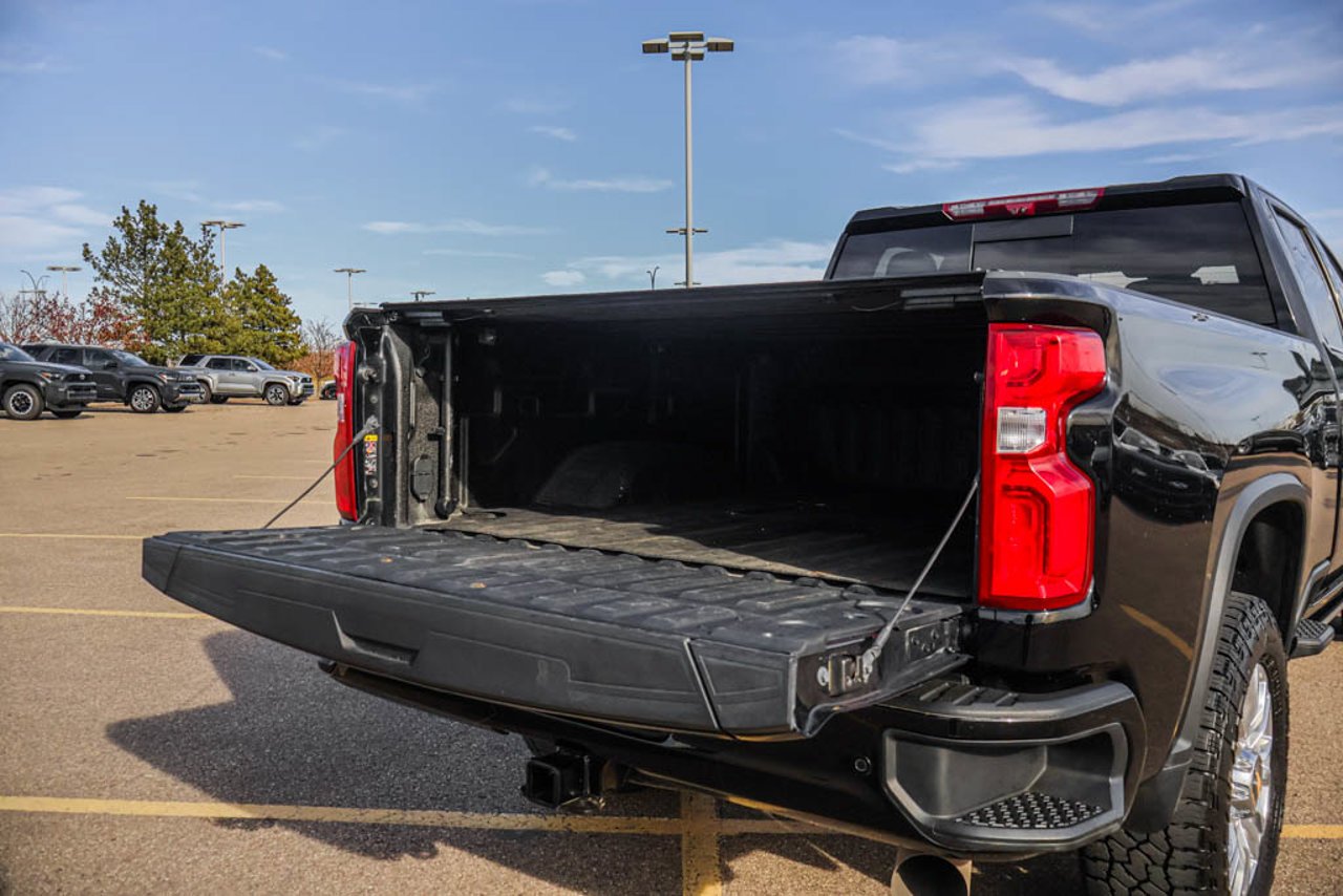 2022 Chevrolet Silverado 3500HD 4WD Crew Cab 159 High Country Black Sherwood Park - photo #7