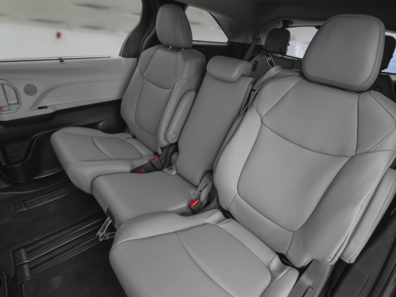 2026 Toyota Sienna Midnight Black Metallic Mont-Laurier - photo #10