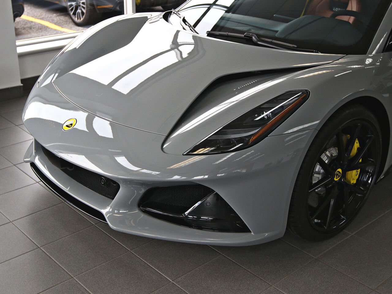 Lotus Emira 2026 Nimbus Gray Québec - photo #1