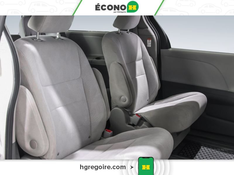 2020 Toyota Sienna White Saint-Eustache - photo #20