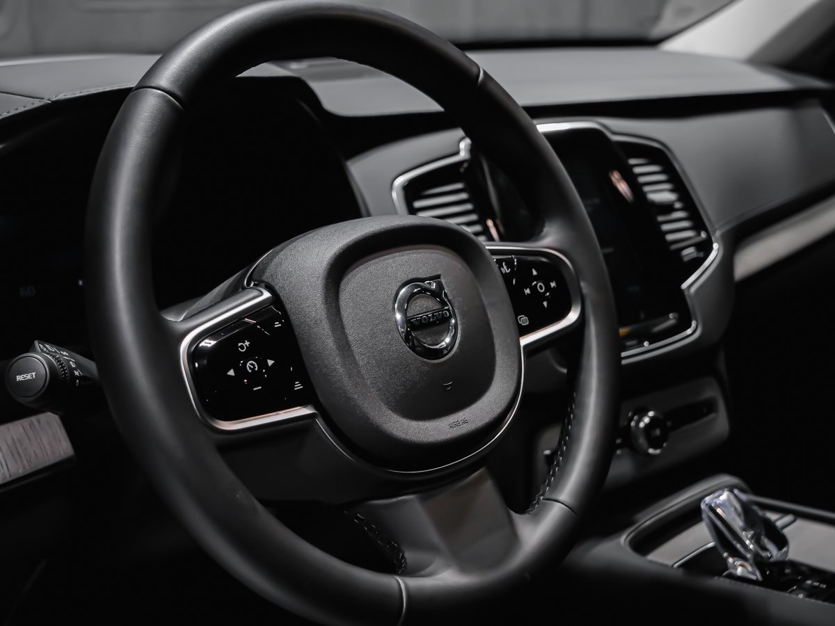 Volvo XC90 Plug-In Hybrid T8 ULTRA BRIGHT 2025 Noir Montréal - photo #7