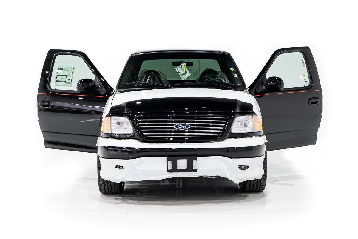 Ford F-150 Harley Davidson Edition In Delivery Packaging 2000 Noir Montréal - photo #42