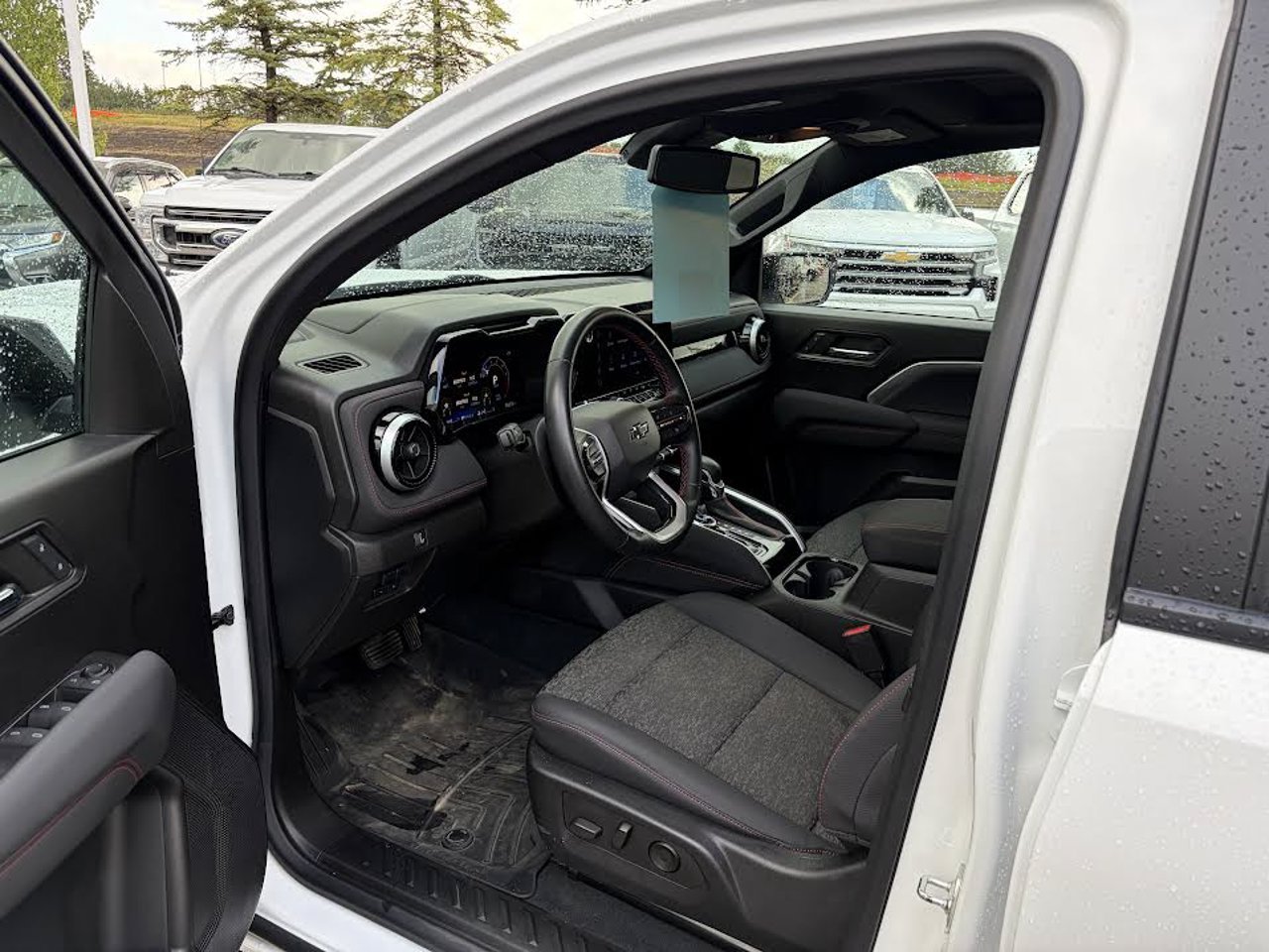 2024 Chevrolet Colorado 4WD Crew Cab Z71 White Sherwood Park - photo #5