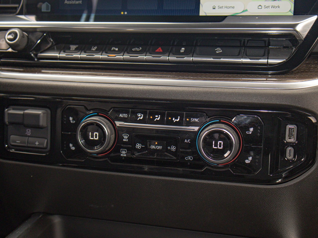 2025 Chevrolet Silverado 3500HD 4WD Crew Cab 159 LT White Sherwood Park - photo #30