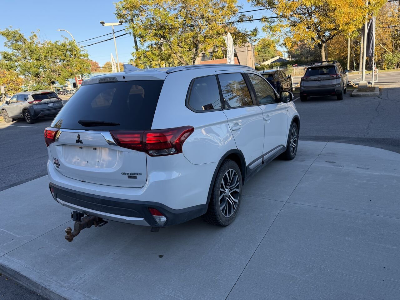 Mitsubishi Outlander awd jamais accidenté toit ouvrant 7 passagers 2018 Blanc Châteauguay - photo #6