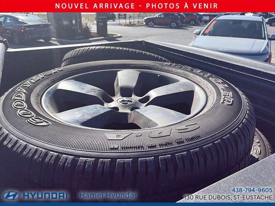 Ram 1500 Classic Warlock cabine d'équipe 4x4 caisse de 5 pi 7 po 2021 Blanc