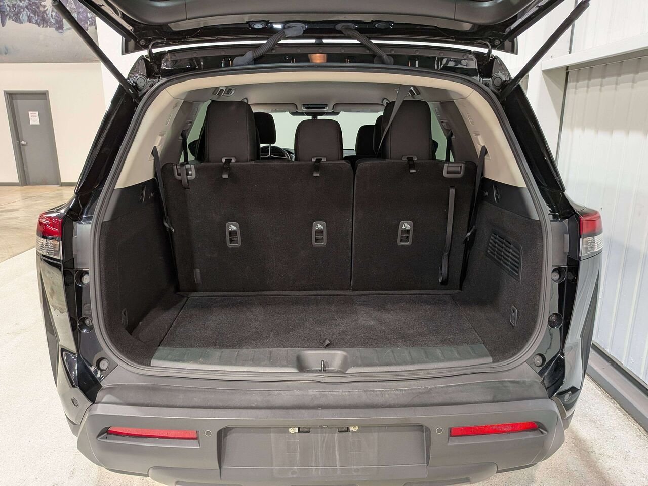 2024 Nissan Pathfinder S 4WD Black Val-David - photo #8