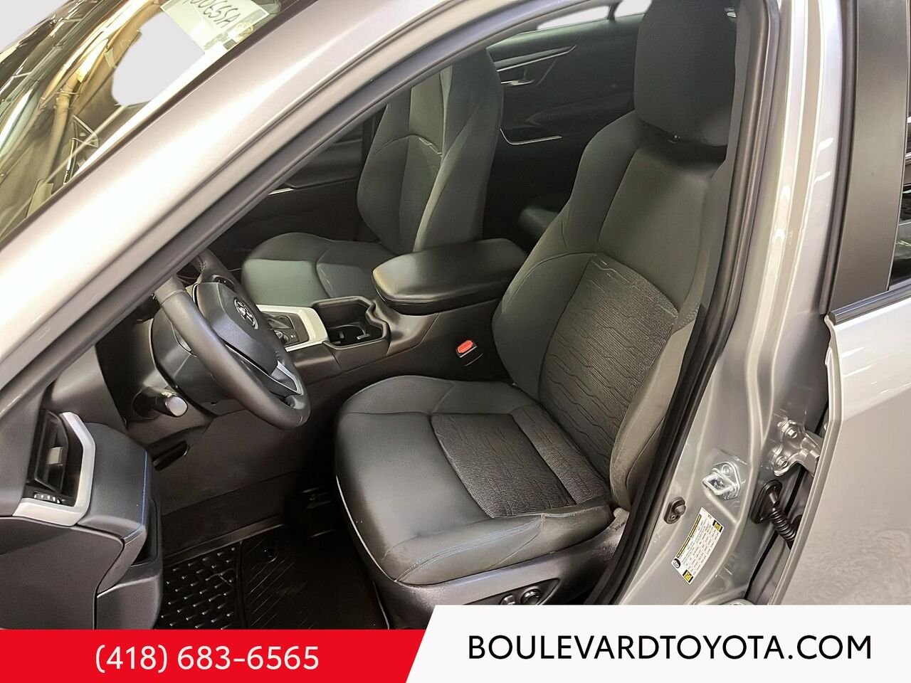 Toyota RAV4 Hybride 100665A-3 | SE, AWD 2023 Argent Québec - photo #8