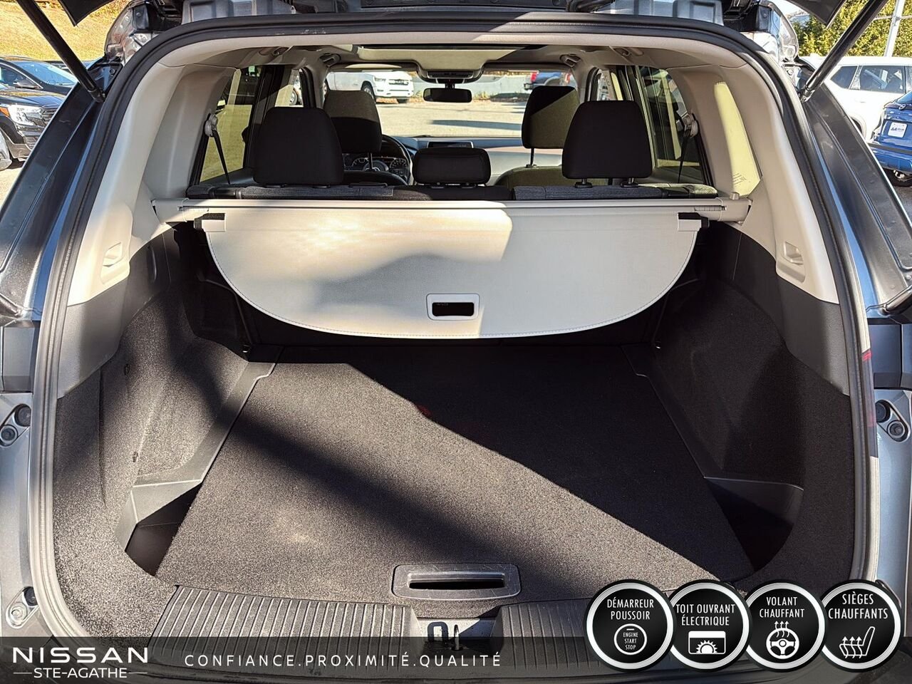 Nissan Rogue SV TI | 1 PROPRIÉTAIRE | TOIT OUVRANT PANORAMIQUE | CAMÉRA 360° | CARPLAY 2023 Gris Saint-Jérôme - photo #15