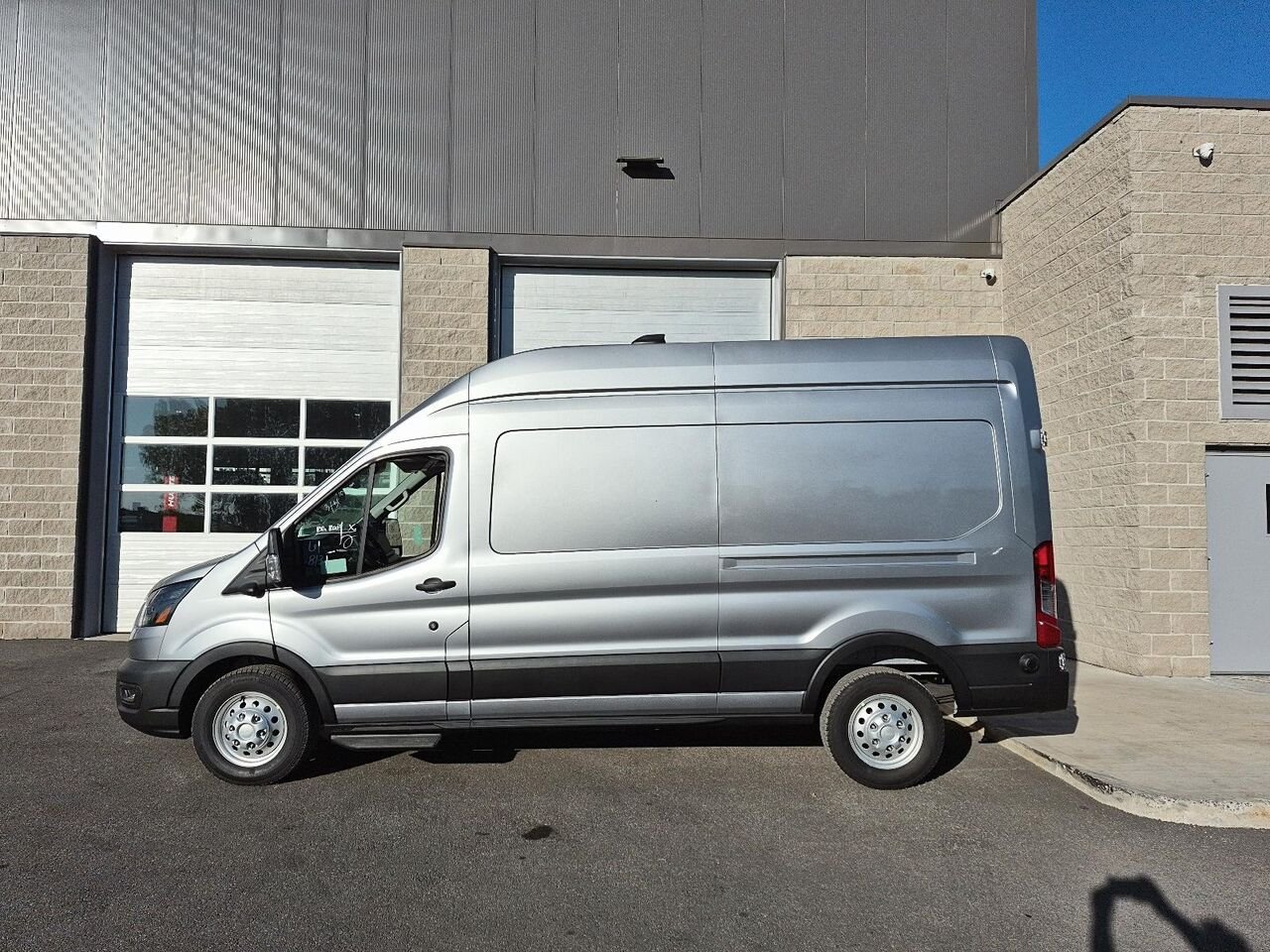 Ford Transit fourgon utilitaire 27031 | BASE 2027 Argent emblématique métallisé Saint-Jérôme - photo #2