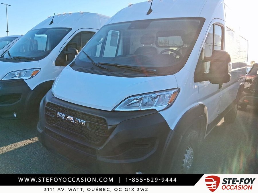Ram ProMaster fourgonnette utilitaire 2500 Tradesman toit élevé 136 po avec siège passager 2026 Blanc