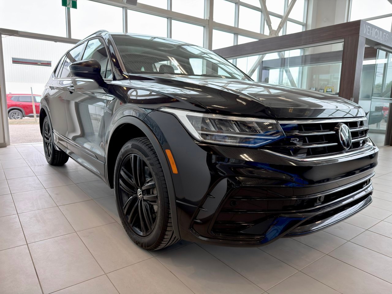 2022 Volkswagen Tiguan Black Notre-Dame-des-Prairies - photo #6