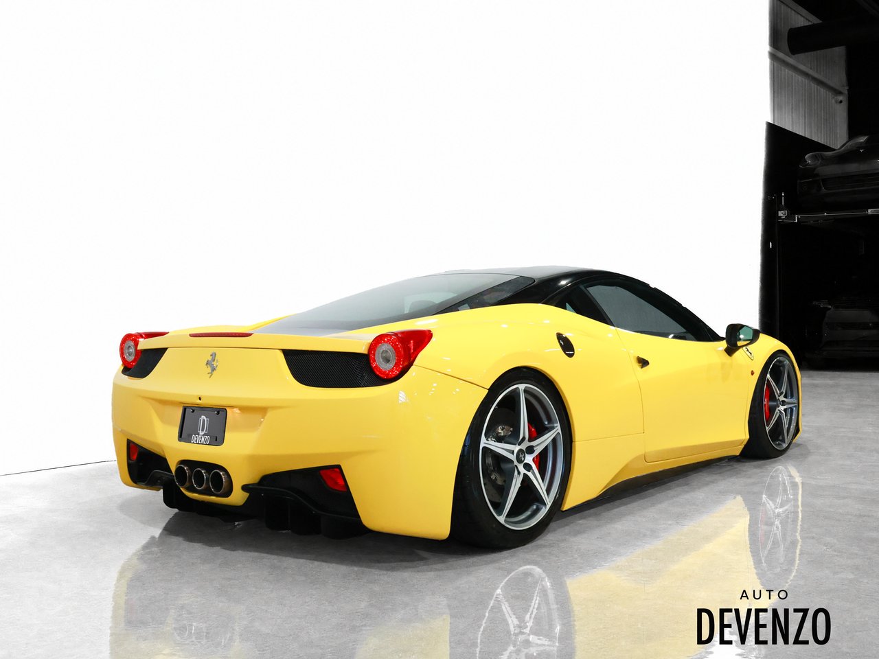 Ferrari 458 Italia 2011 Jaune Saint-Eustache - photo #2