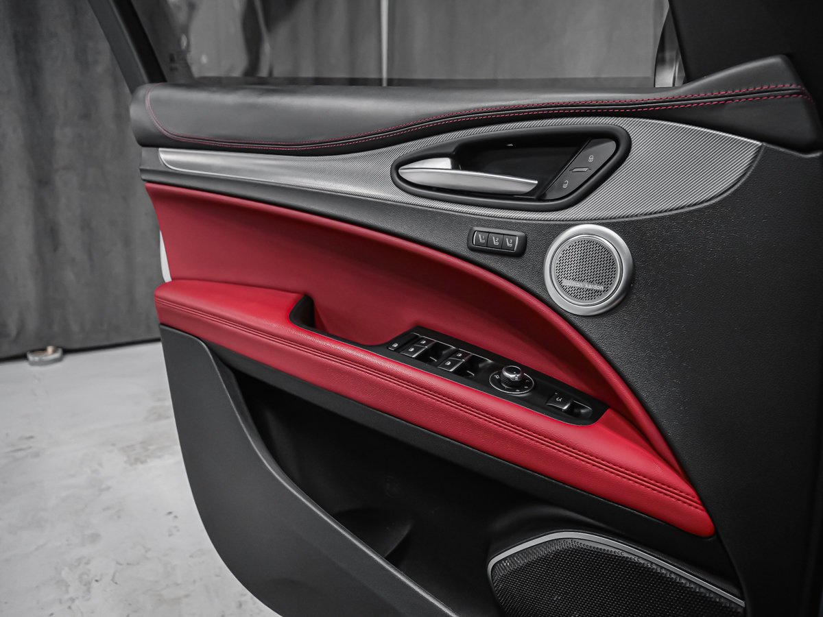 2020 Alfa Romeo Stelvio TI SPORT ASSIST CONDUITE HARMAN KARDON ROUES 20po White Montreal - photo #9