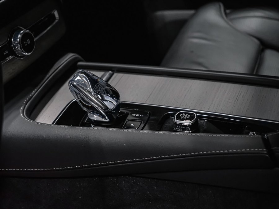 2025 Volvo XC90 Plug-In Hybrid T8 ULTRA BRIGHT Grey