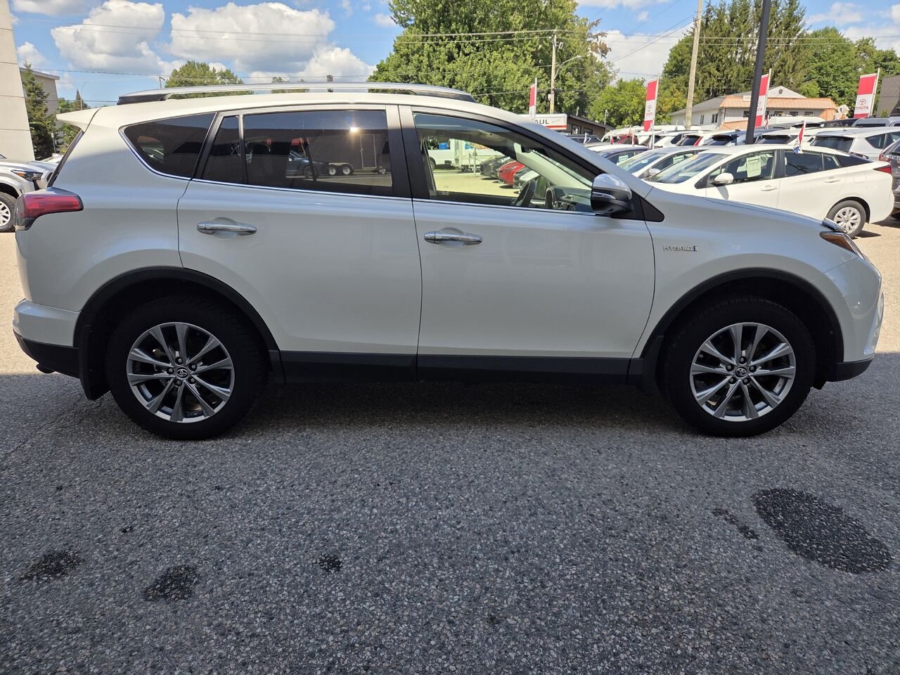 Toyota RAV4 Hybride 2017 Blanc Mont-Laurier - photo #7