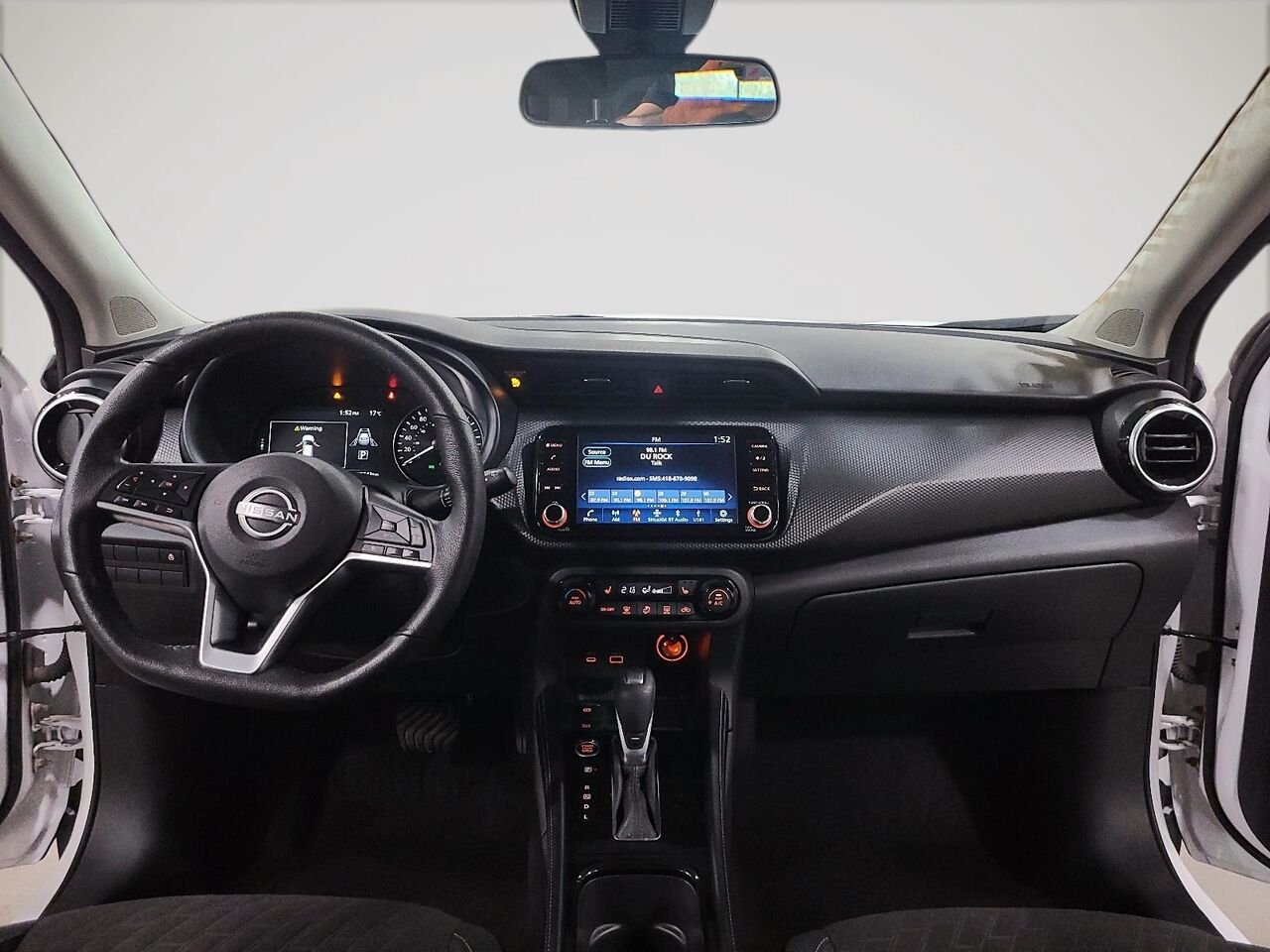 2025 Nissan KICKS PLAY S TA Grey Québec - photo #9
