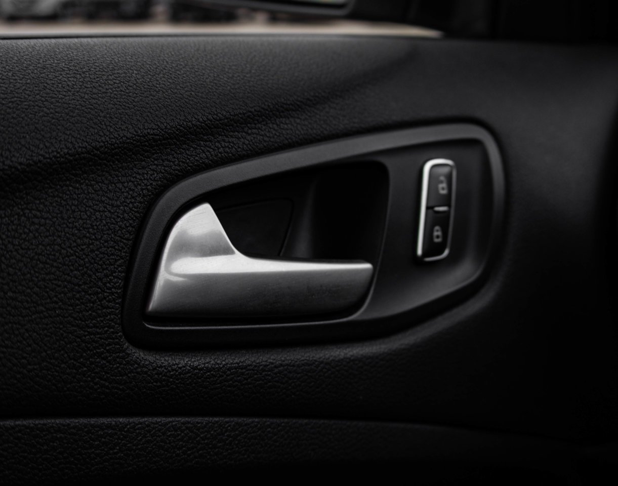 2015 Ford Escape FWD 4dr SE Grey Sherwood Park - photo #17
