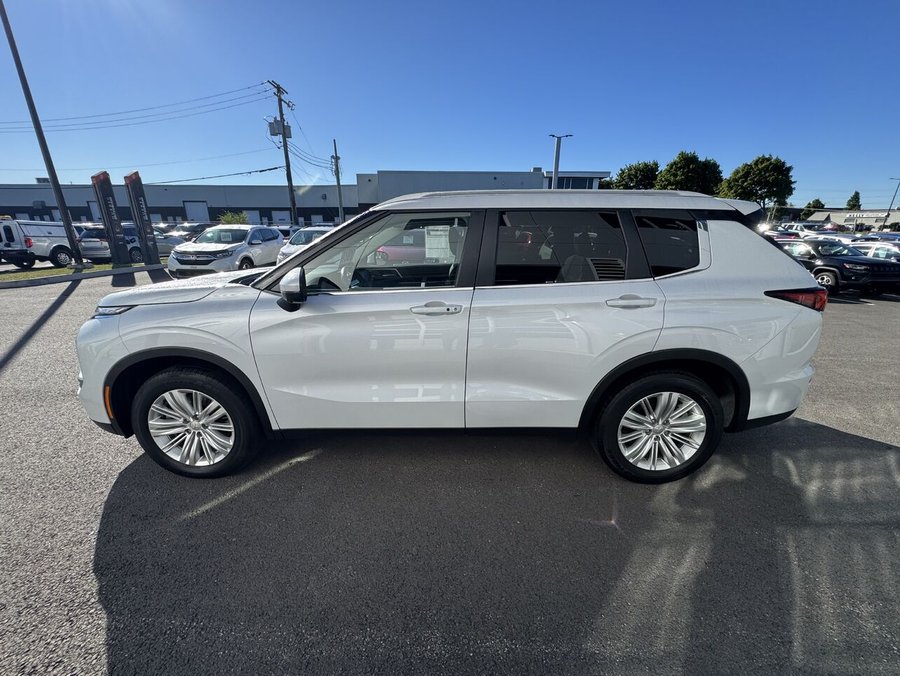Mitsubishi Outlander LE S-AWC, 7 passagers, Siège électrique 2024 Blanc