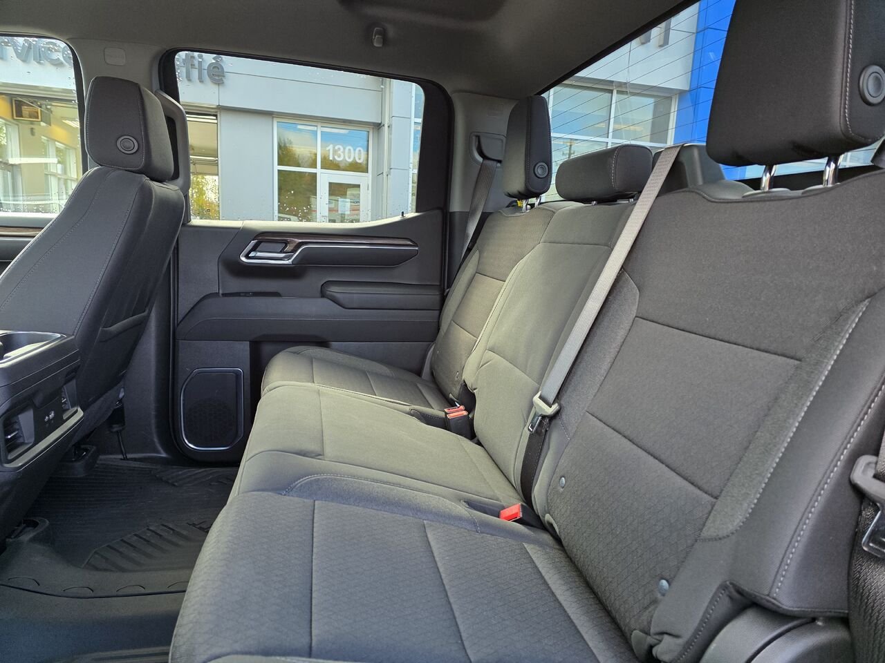 CHEVROLET Silverado 1500 K1500 SILVERADO CREW CAB RST STD/BOX (1SP) 2026 BLANC SOMMET Mont-Laurier - photo #5