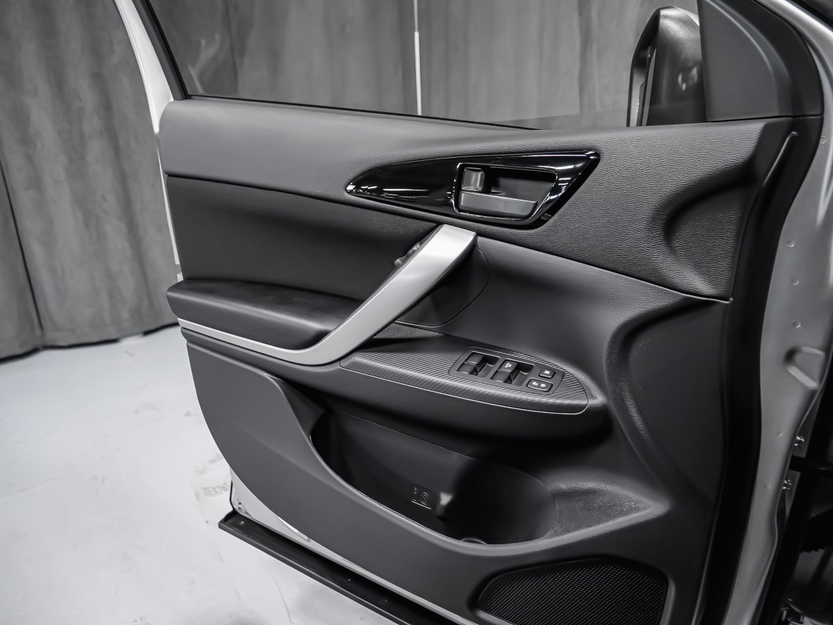 Mitsubishi Eclipse Cross ES 2026 Gris titane métallisé Montréal - photo #16