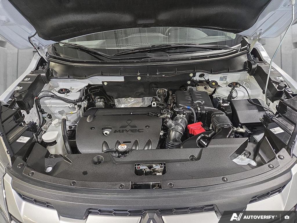2025 Mitsubishi RVR 2602191A | ES White Edmonton - photo #9