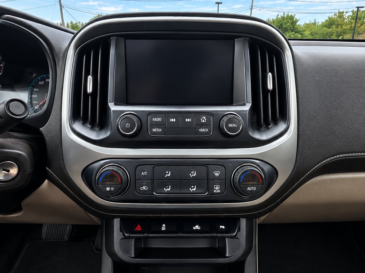 2018 GMC Canyon SLE White Granby - photo #16