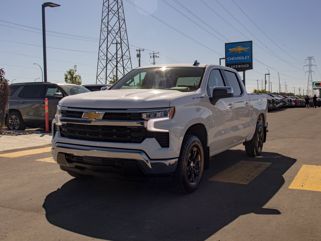 2025 Chevrolet Silverado 1500 4WD Crew Cab 147 LT White Sherwood Park - photo #3