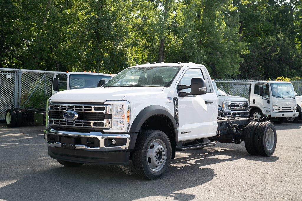 Ford Super Duty F-550 DRW XLT 4WD Reg Cab 169" WB 84" CA 2024 Blanc Kirkland - photo #0