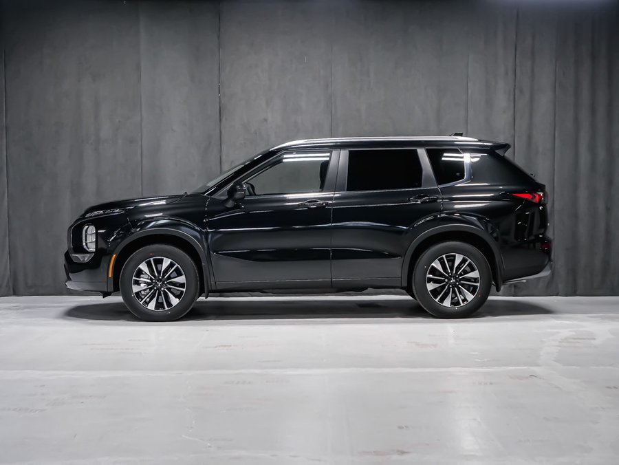 2026 Mitsubishi Outlander LE Black Diamond