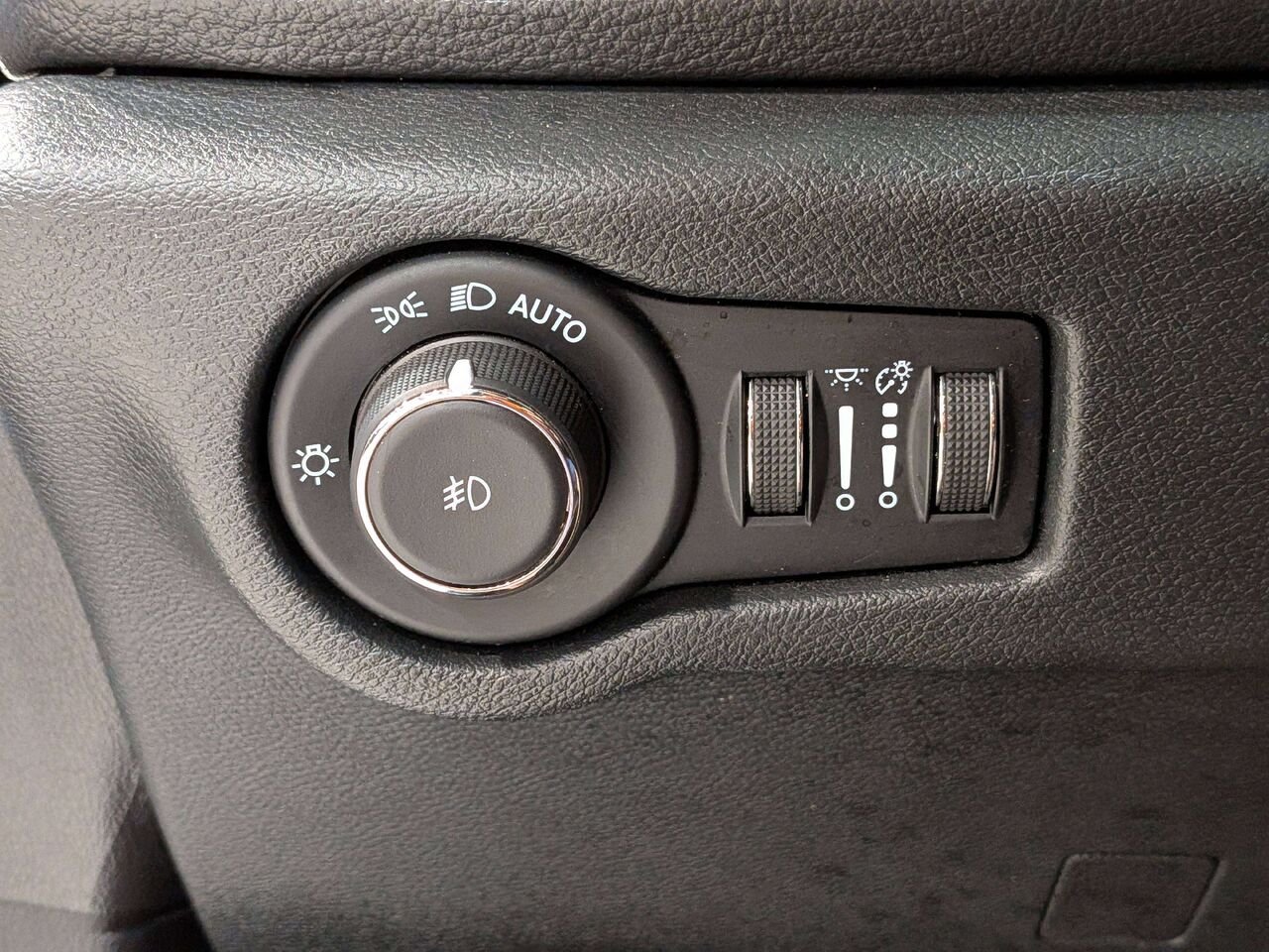 2025 Chrysler Pacifica Select FWD White Val-David - photo #29