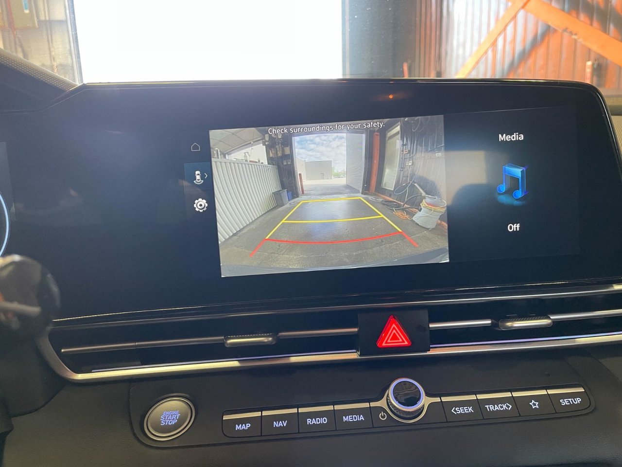 Hyundai Elantra PREFERRED AUTO *TOIT* NAV SIÈGES CHAUFF CARPLAY 2025 gray Saint-Jérôme - photo #13