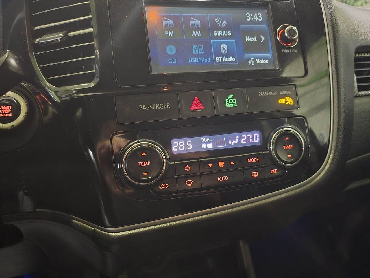 2014 Mitsubishi Outlander Black  - photo #21