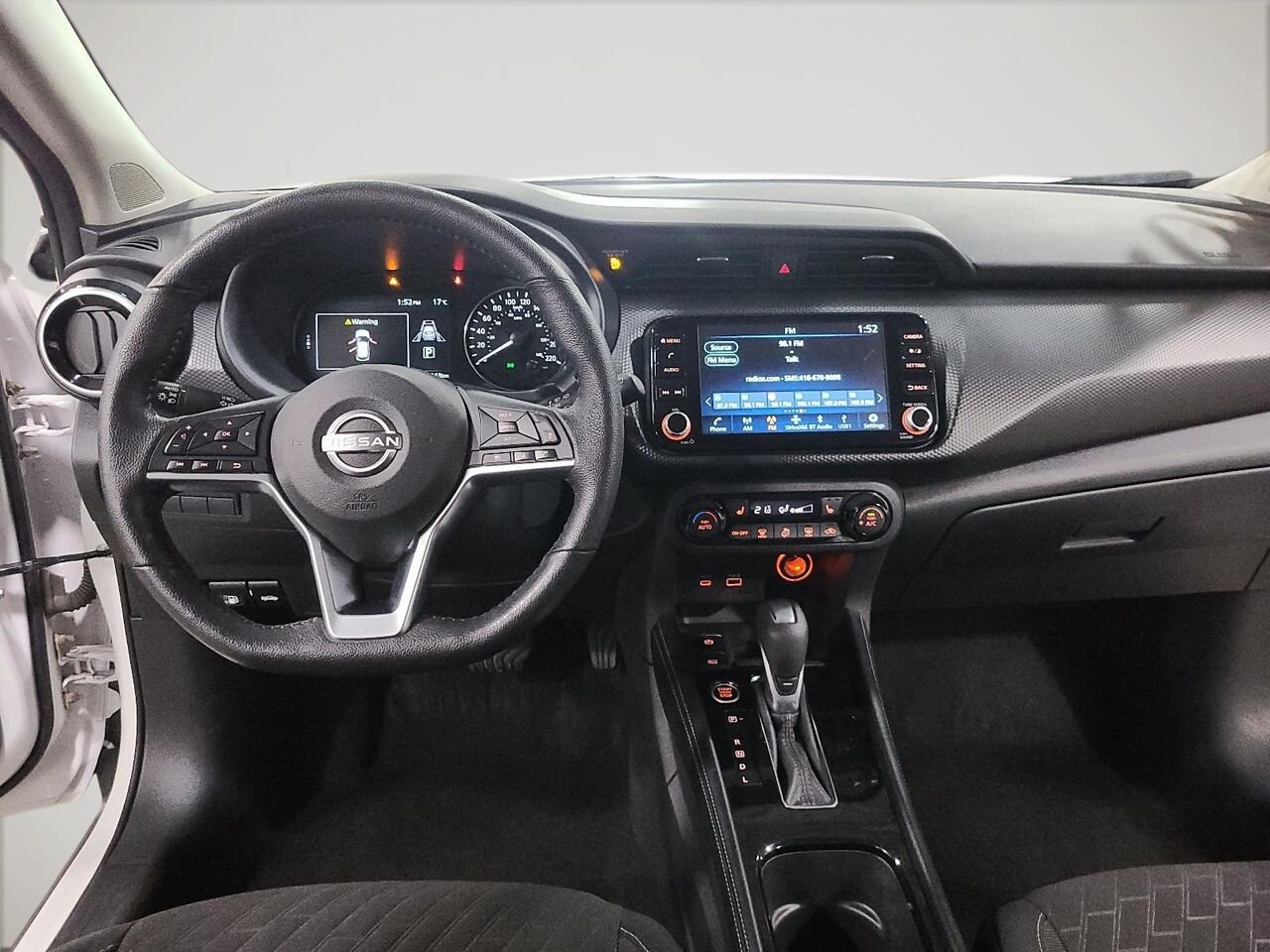 2025 Nissan KICKS PLAY S TA Grey Québec - photo #13