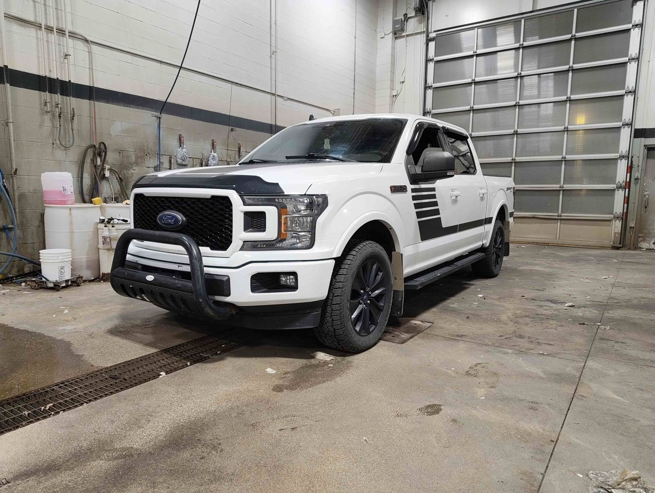 2019 Ford F-150 XLT 4WD SuperCrew 5.5' Box White Sherwood Park - photo #2