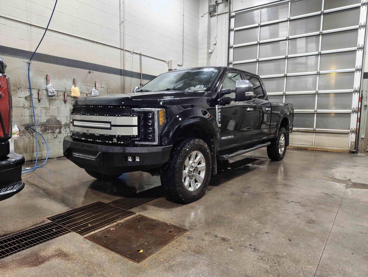 2018 Ford Super Duty F-350 Platinum 4WD Crew Cab 6.75' Box Black Sherwood Park - photo #3