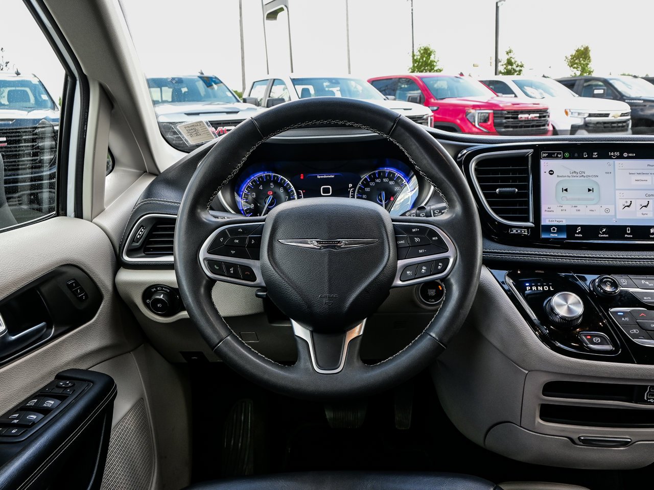2023 Chrysler Pacifica Touring L AWD White Sherwood Park - photo #15