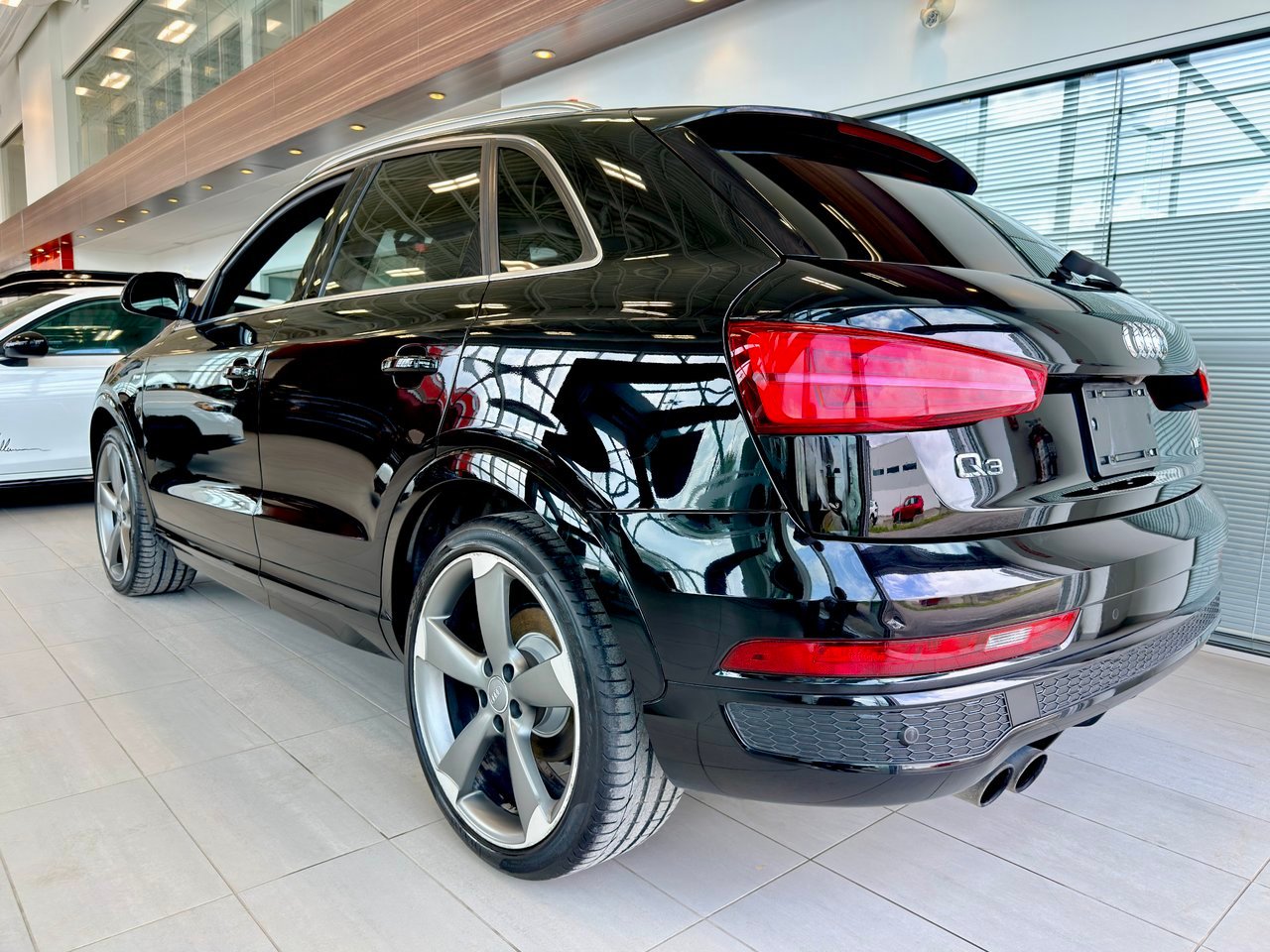 2016 Audi Q3 Black Notre-Dame-des-Prairies - photo #10